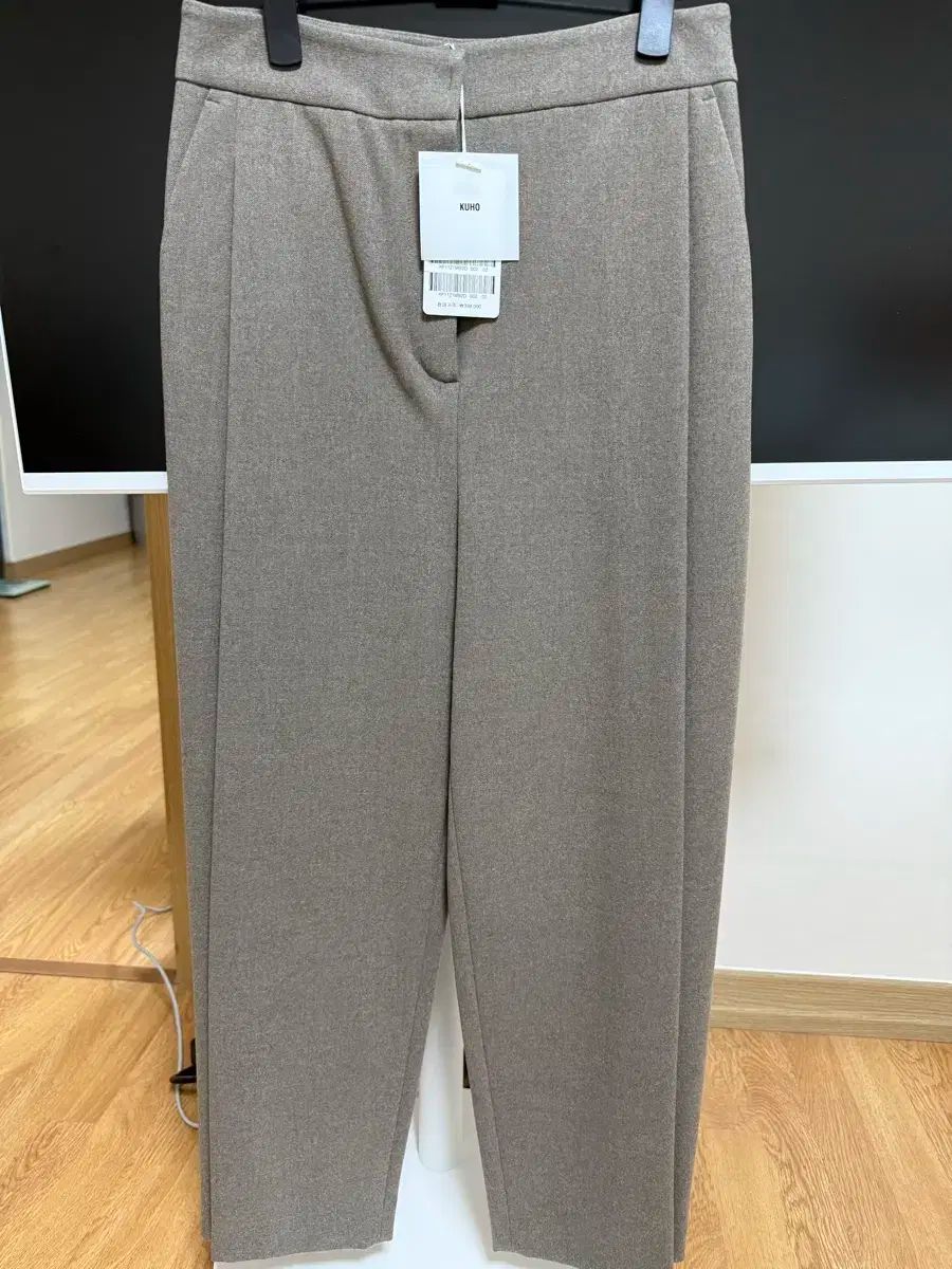 KUHO ピンタック セミバギー パンツ