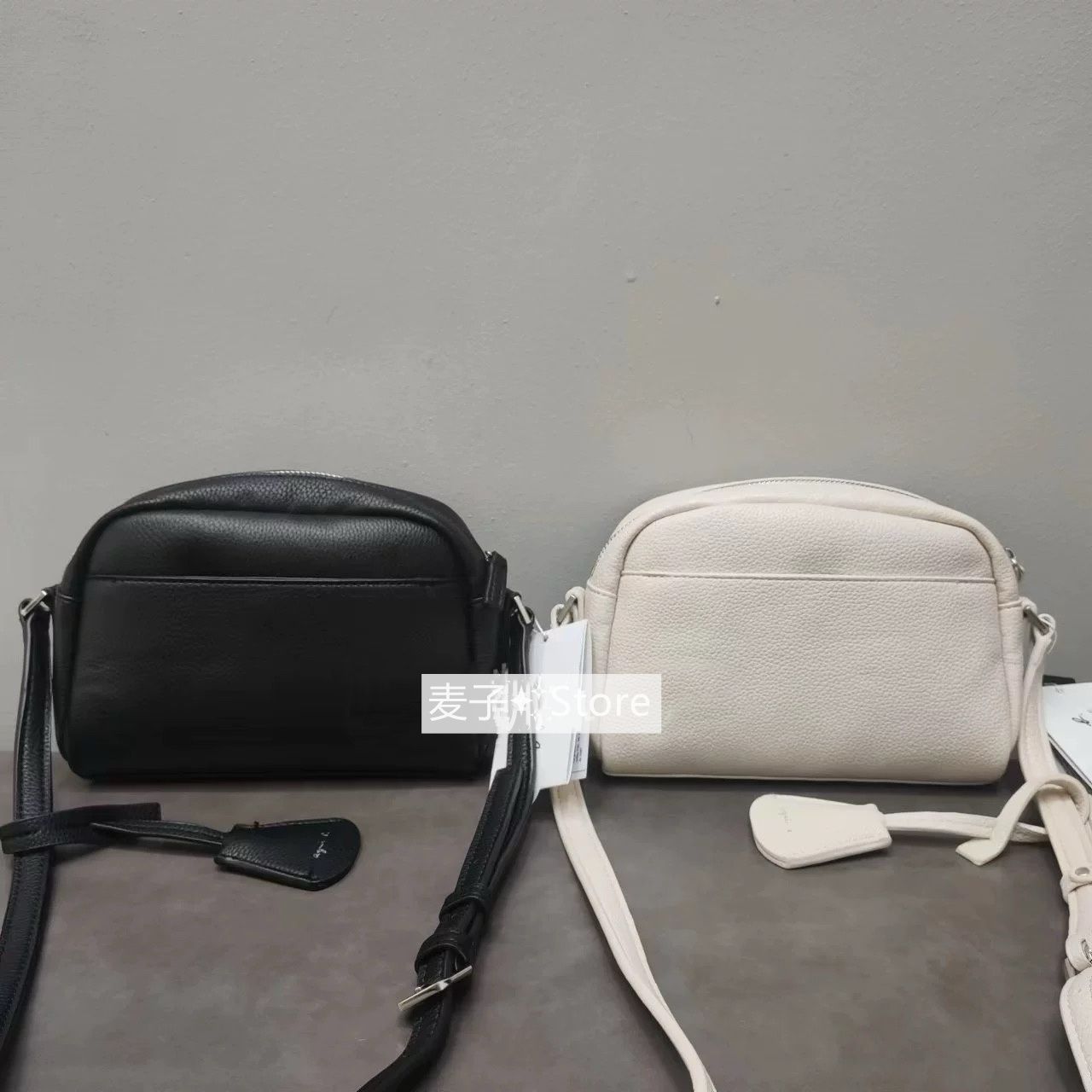 新品 大人気 アニエスベー ショルダーバッグ agnes b. エンボス