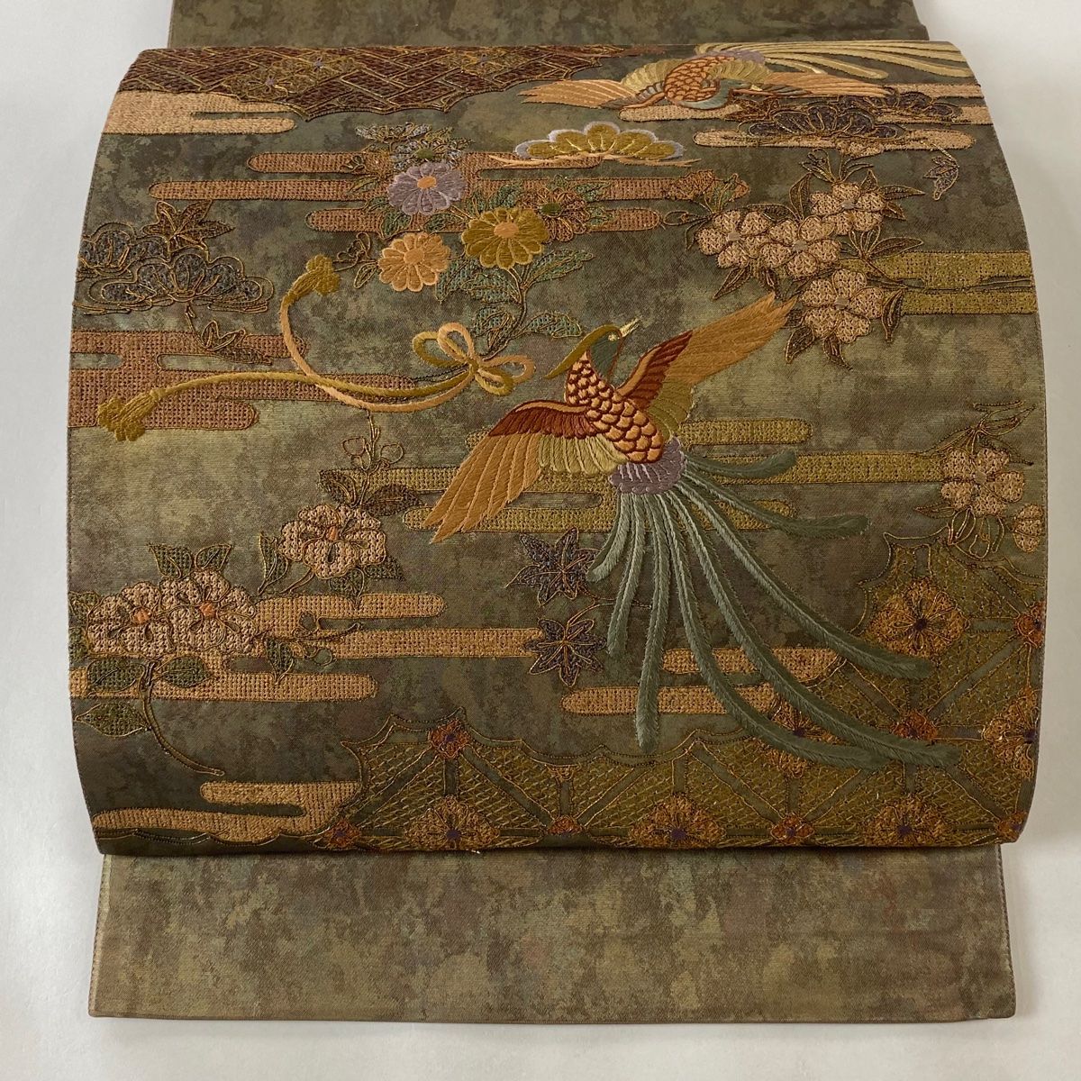 袋帯 秀品 尾長鳥 菊 金糸 刺繍 焦茶色 お太鼓柄 正絹 【中古