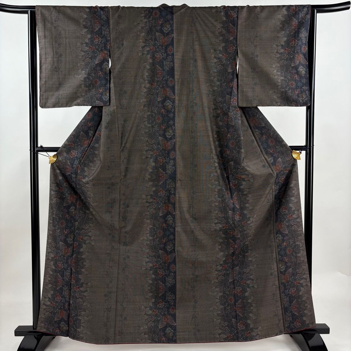 紬 身丈163cm 裄丈64cm M 袷 草花 蝶 焦茶色 正絹 秀品
