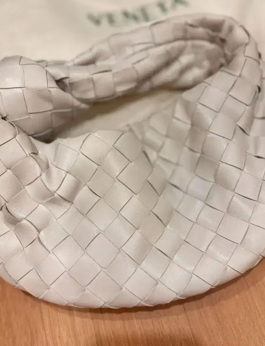 BOTTEGA VENETA 白ミニジョディ 【公式通販】