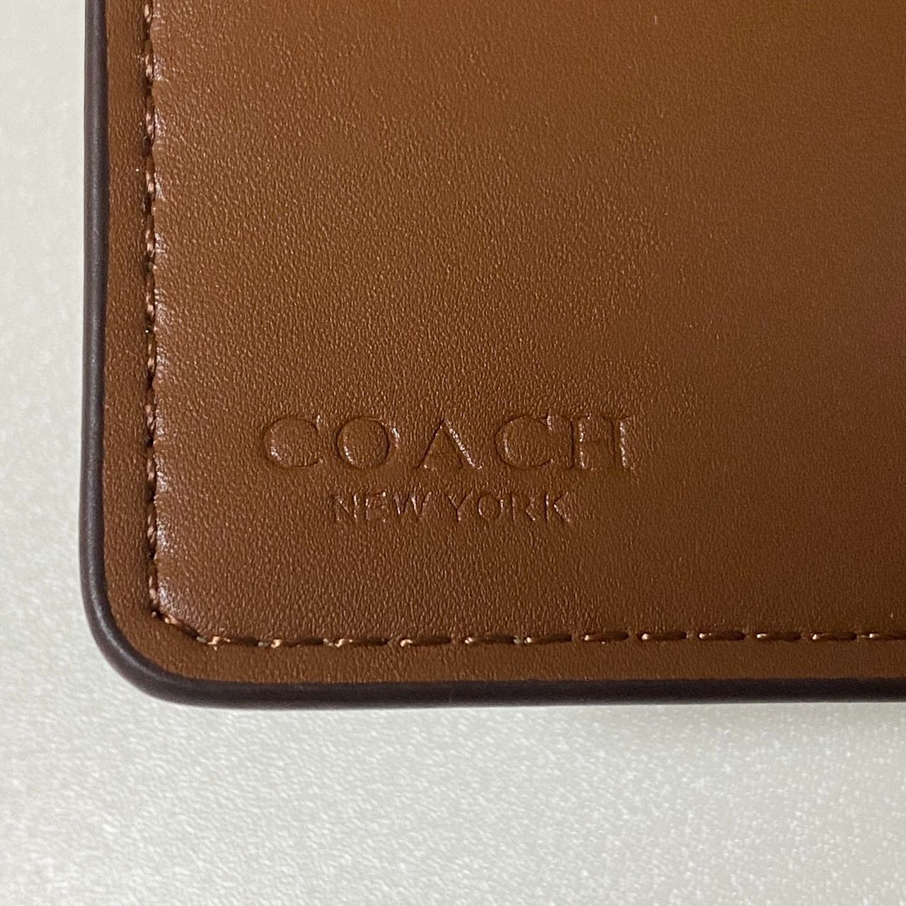 流行のアイテム COACH ミディアム コーナー ジップ ウォレット カーキX