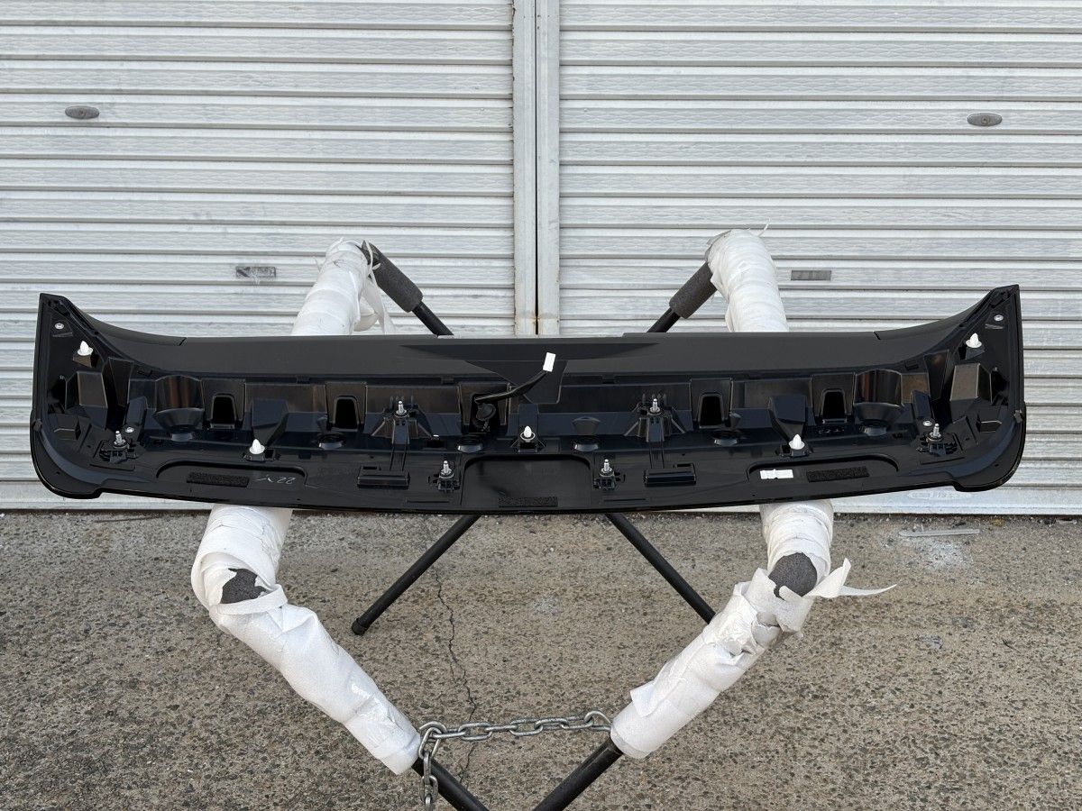 ★美品★80ハリアー　トヨタ純正　リヤスポイラー 送料無料80系 トヨタ ハリアー 純正 リアスポイラー 黒/202