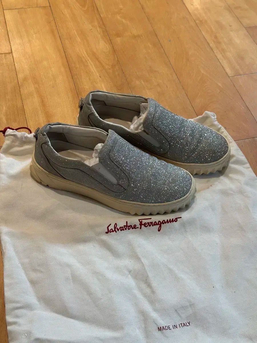 FERRAGAMO フェラガモ グリッター スリッポン