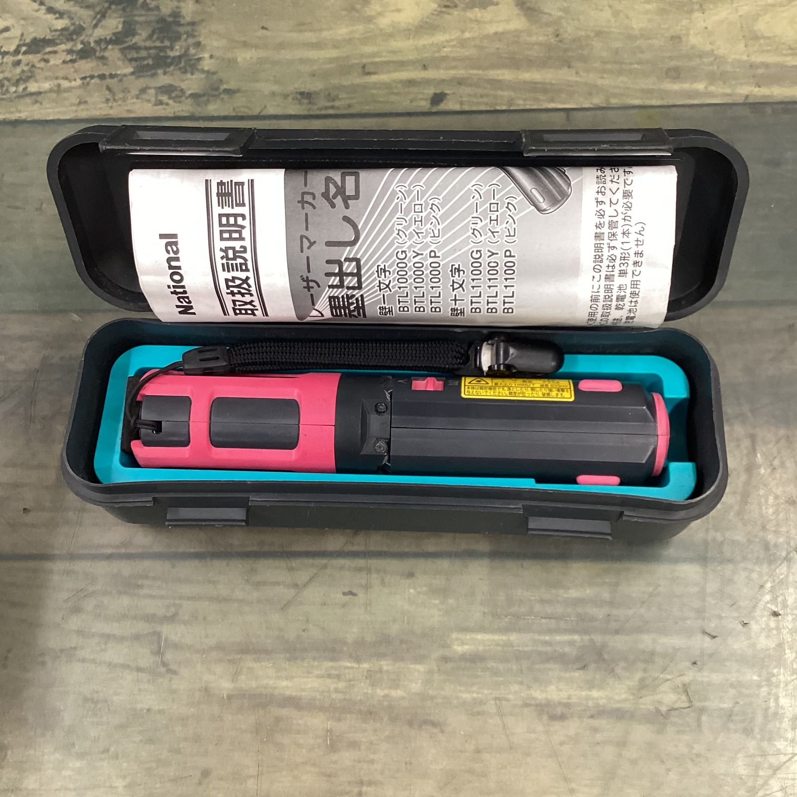 ○Panasonic(パナソニック) レーザー墨出し器 墨出し名人 ピンク  