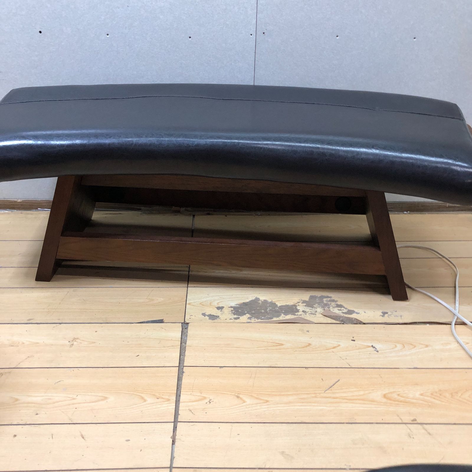 送料無料 ダイニングセット 木製テーブル 回転椅子2脚 ベンチセット250901 送料無料 ダイニングセット 木製テーブル 回転椅子2脚 ベンチセット