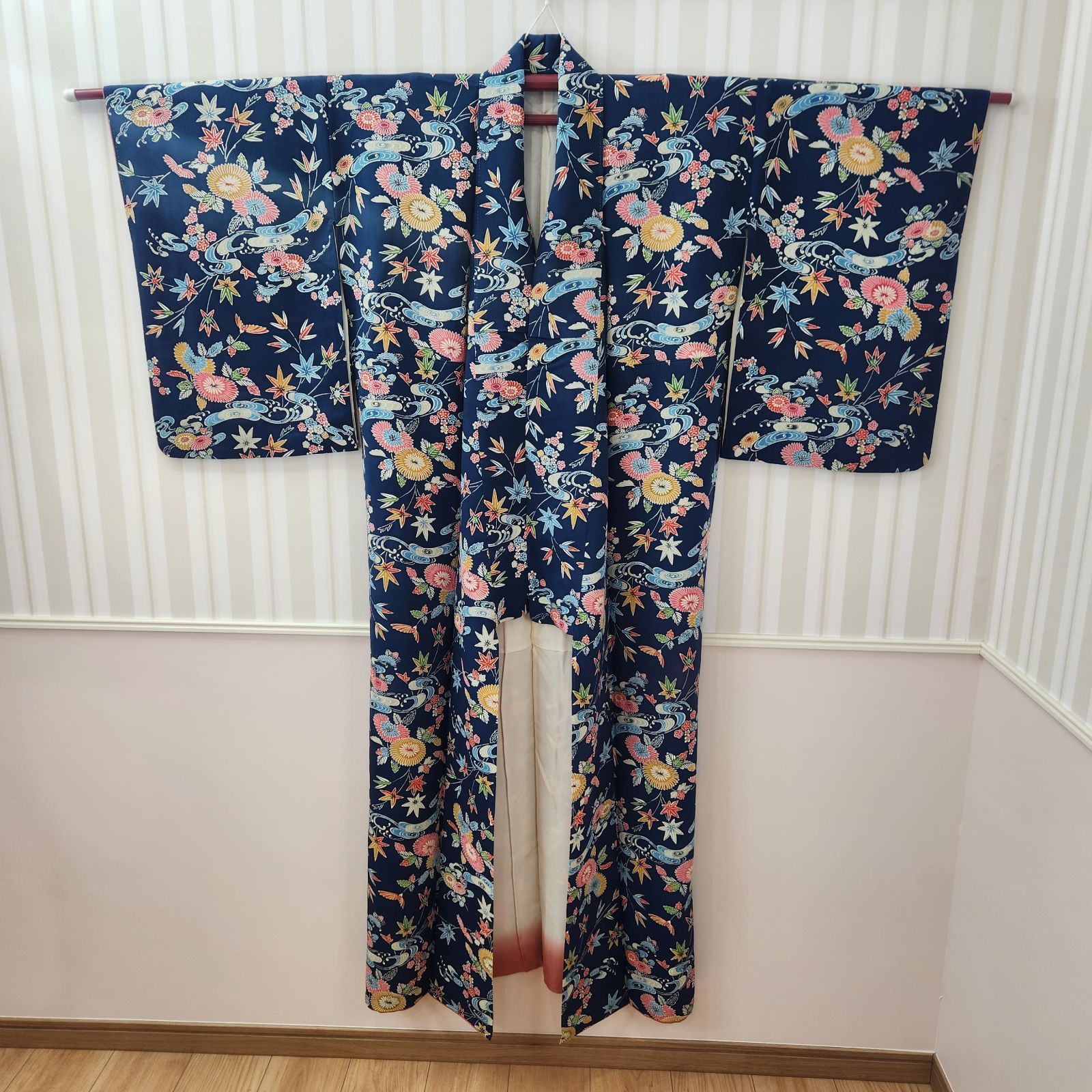 特価】 美品 逸品 着物 絹 小紋 縮緬 型染め 菊 梅 紅葉 観世水 袷 