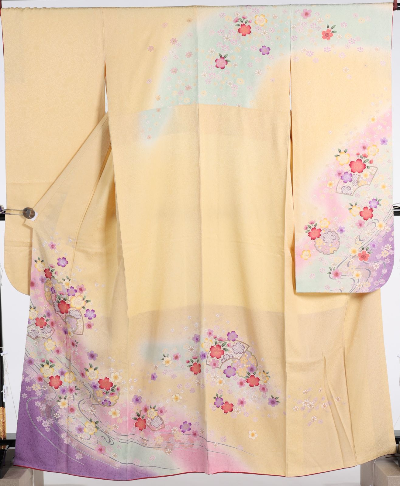 振袖【中古】 仕立上がりリサイクル品 淡い黄色 花柄 正絹 R166 - メルカリ