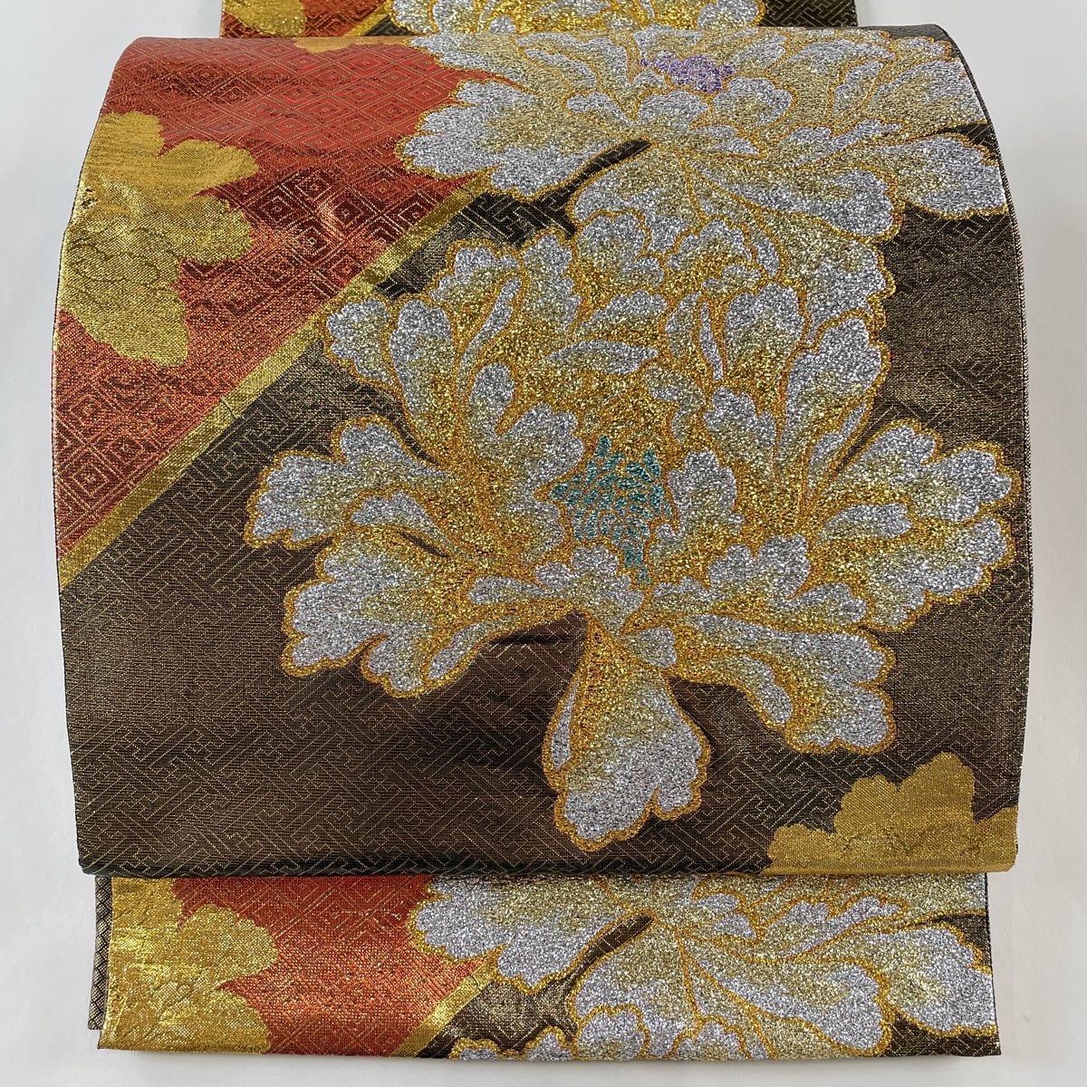 アンティーク袋帯 美品 正絹織生地 牡丹色のラメ地に黒百合の刺繍織柄 A271 アンティーク袋帯 唐獅子牡丹 大正ロマン 正絹 未仕立て No.2-33