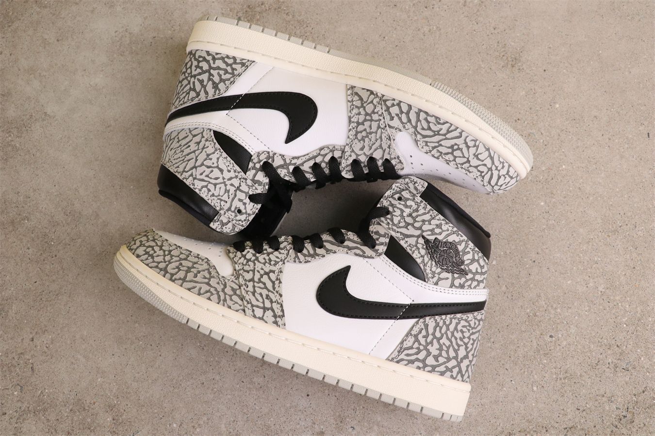 中古ナイキ エアジョーダン1 ハイ OG \"ホワイトセメント/サファリ\" Nike Air Jordan 1 High OG 