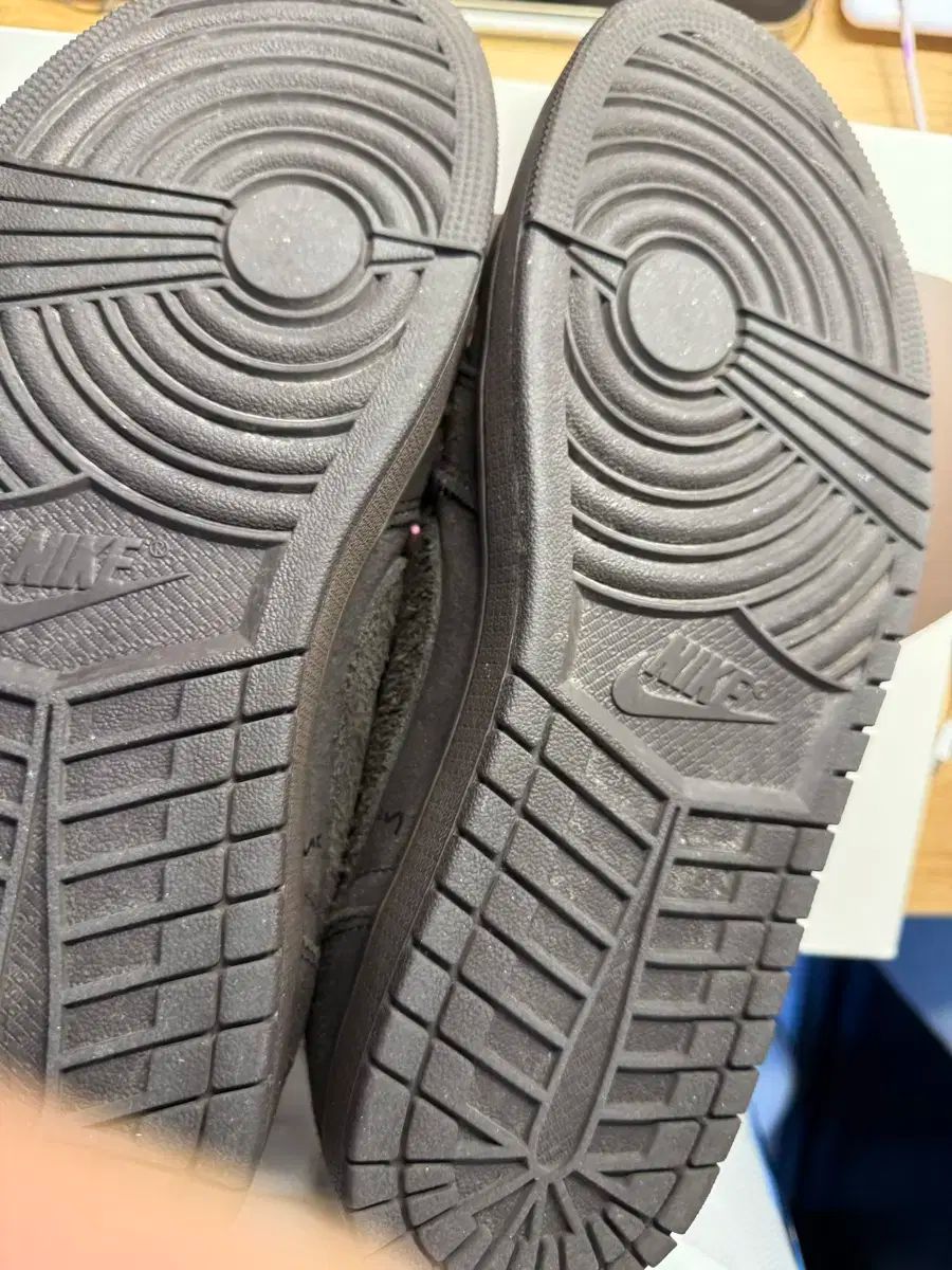 280 NIKE