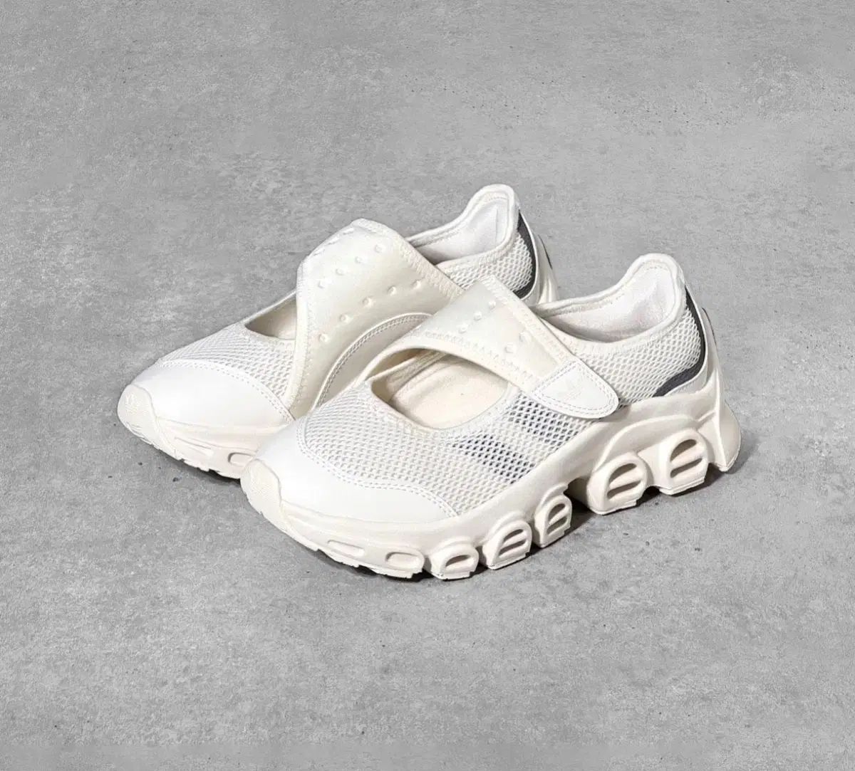 adidas アディダス MARY JANE メリージェーン アディフォーム メガザネ 白