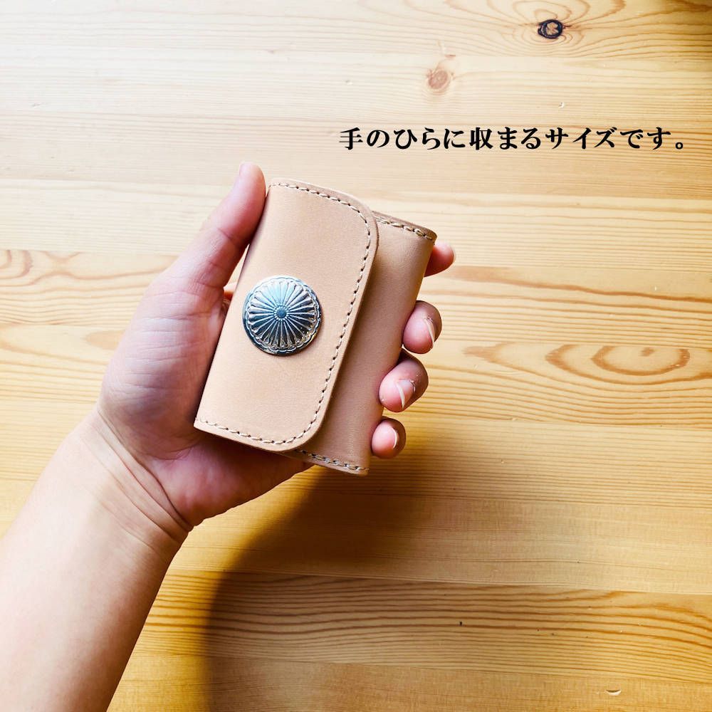 三つ折り財布・コンチョ 新品未使用 栃木レザー本革革財布 折り財布