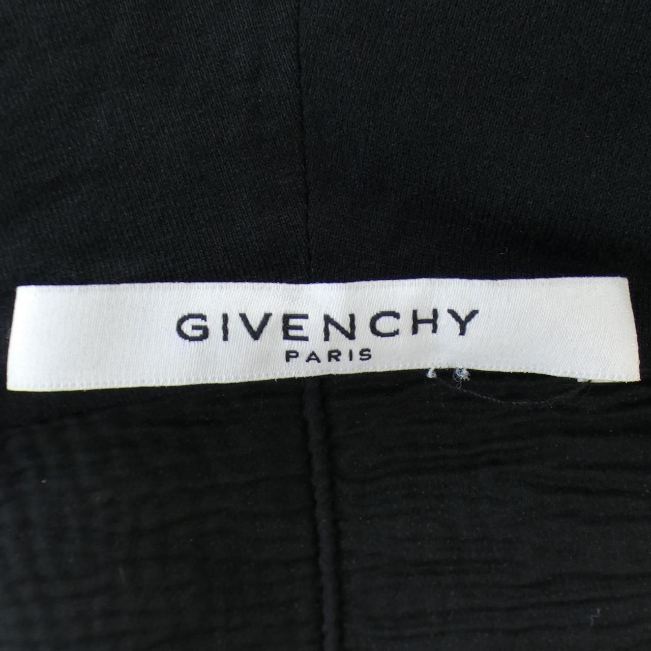 GIVENCHY