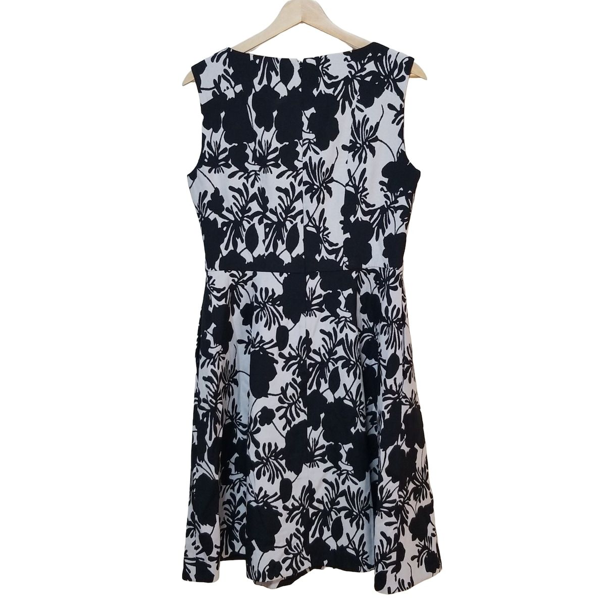 LAURAASHLEY ローラアシュレイ ワンピース サイズUSA8 M レディース - 白×黒 クルーネック ノースリーブ ロング Occasion