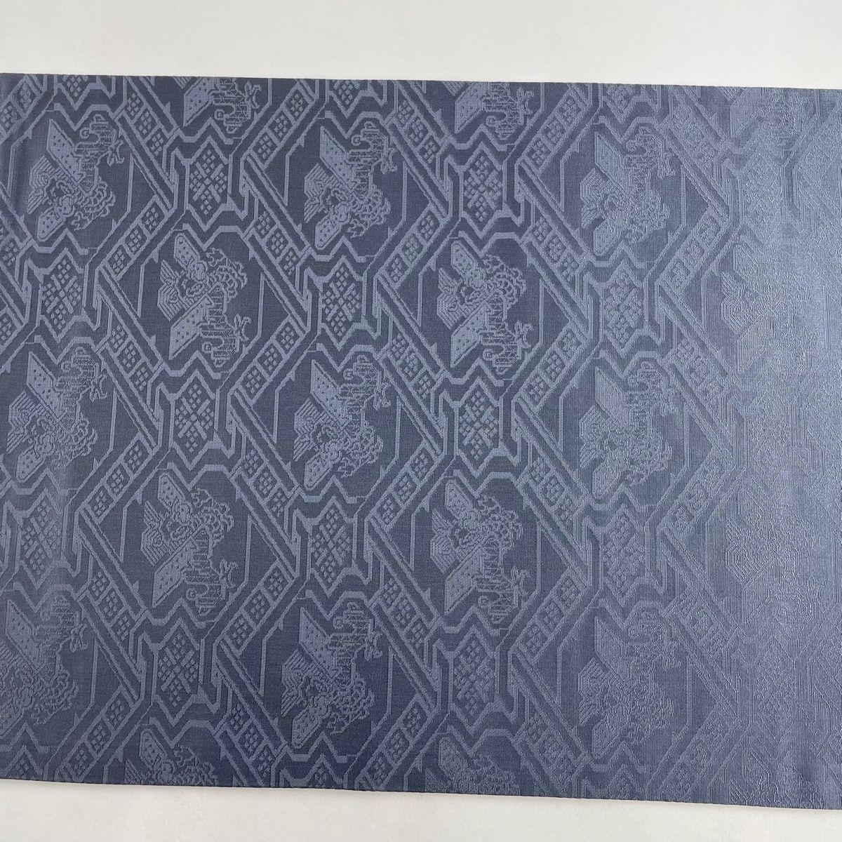 A17 袋帯 秀品 幾何学模様 箔 銀色 全通 銀色　正絹 袋帯 秀品 笠松 桜 金銀糸 箔 黒 六通 正絹 【中古】
