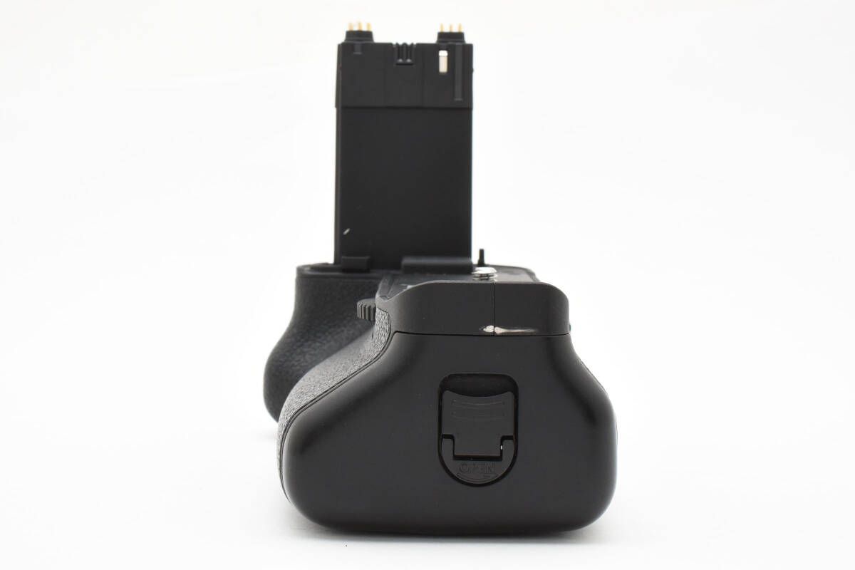 キャノン EOS 5D Mark Ⅲ &バッテリーグリップ BG-E11 326 Canon BG-E11 Battery Grip for EOS 5D Mark III, 5DS, & 5DS R