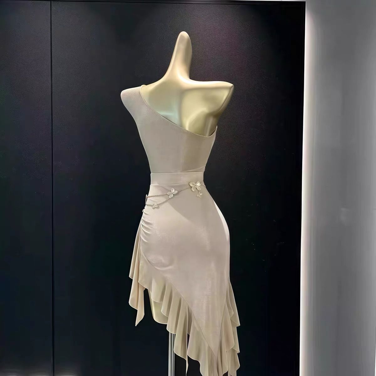 ベリーダンス オリエンタル衣装 ビーズ 社交 拉丁ダンスウェア セット アシンメトリースカート 片肩上衣 練習着 シャンパン色