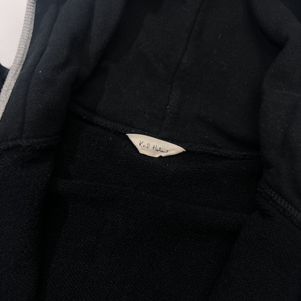 Karl Helmut カールヘルム ロゴデザイン ジップアップ