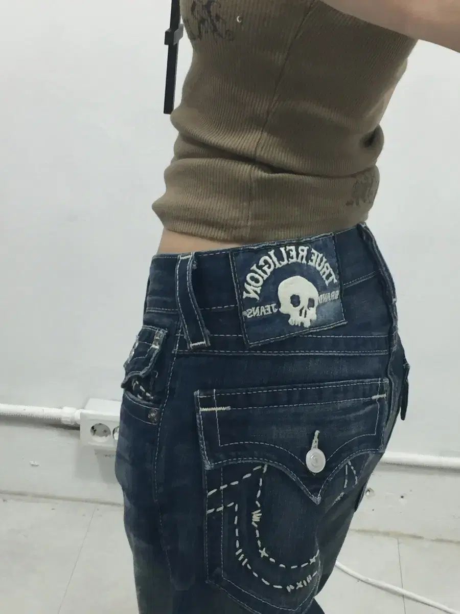 TRUE RELIGION TRUE RELIGION トゥルーレリジョン スカル ステッチ デニムジーンズ