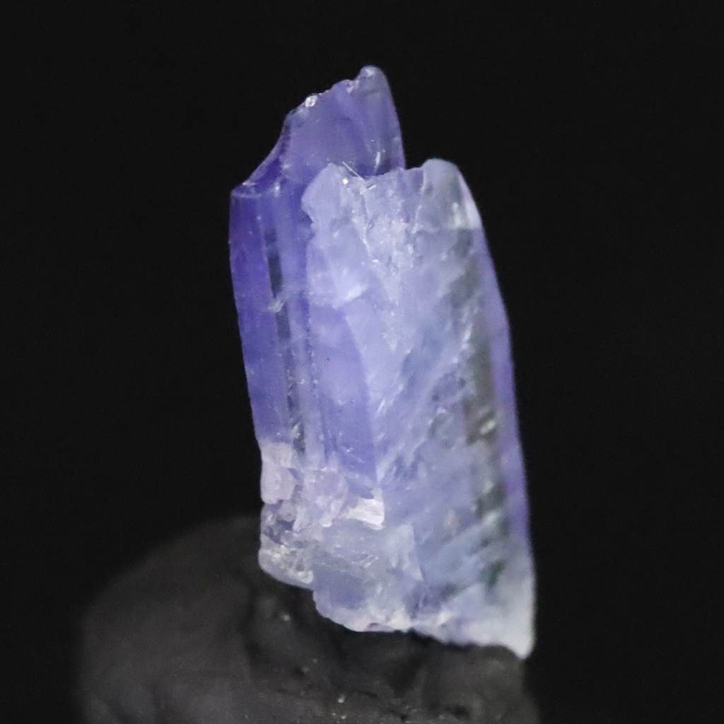 タンザナイト 非加熱 13.6mm原石 結晶 1.83ct 【榎本通商69929