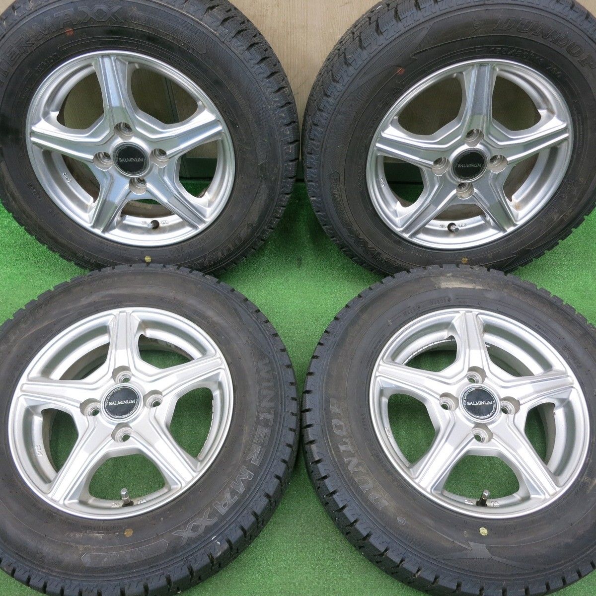 [送料無料] バリ溝！23年！キレイ！9.5分スタッドレス 155/80R13 ダンロップ ウインターマックス WM02 BALMINUM バルミナ 13インチ PCD100/4H5010408NJス
