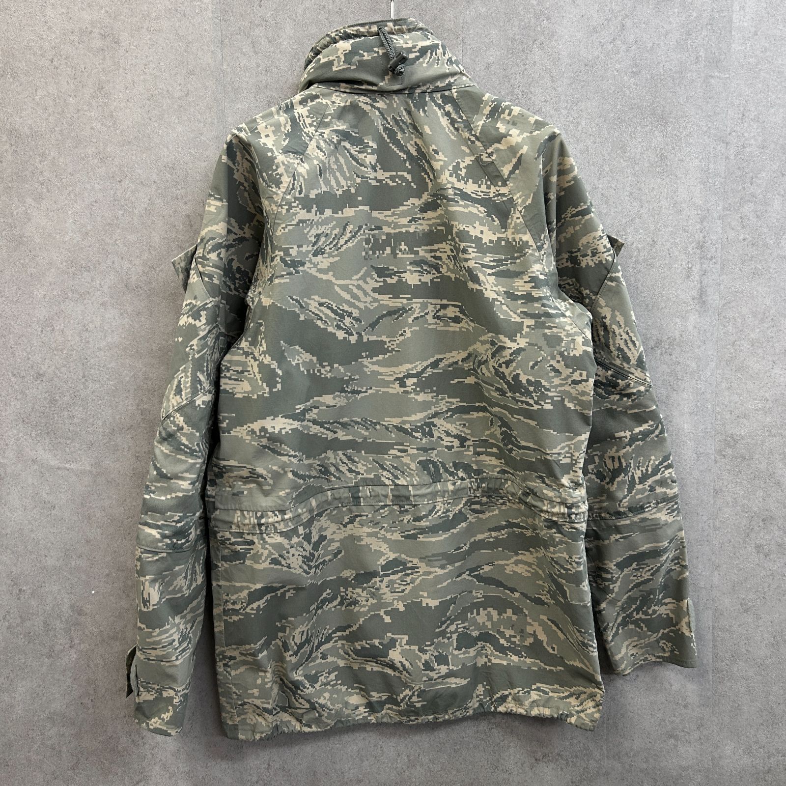 米軍 USAF　タイガーストライプカモ ジャケット ミリタリー APECS 新品 USA製 実物 米軍 USAF デジカモ タイガーストライプ ABU