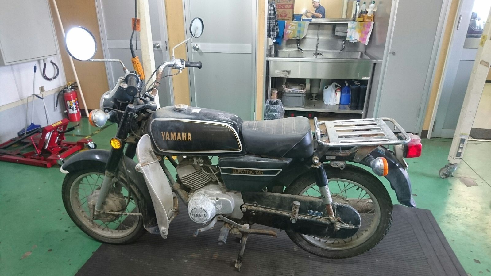 ヤマハ YB125 1R0 リアフェンダー Y189-43