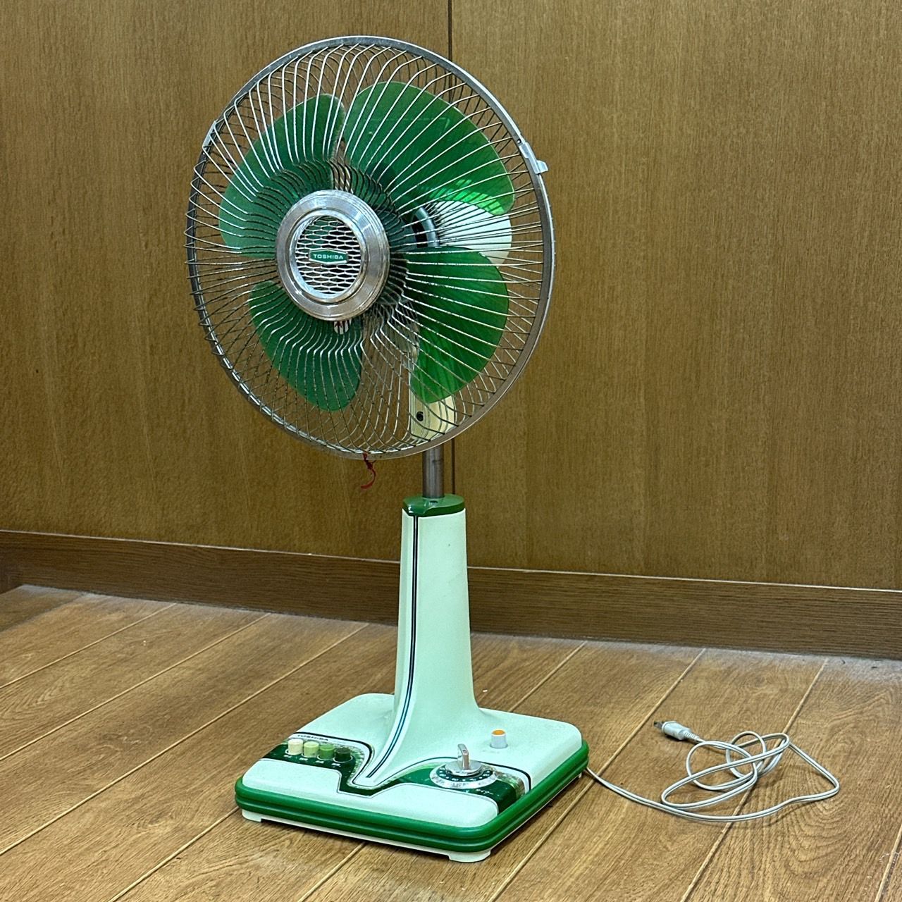 【昭和レトロ】東芝扇風機　F-221B 当時物／昭和レトロ 動作確認済み 東芝 TOSHIBA 扇風機 F-221B