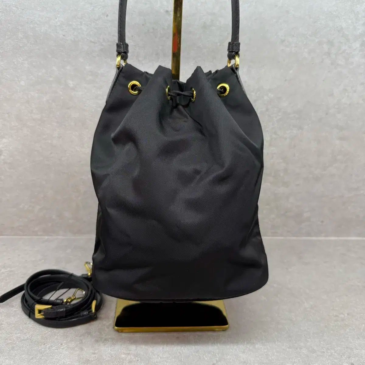 PRADAプラダ　Re-Nyon巾着バッグ ☆Prada プラダ☆Re-Nylon 巾着 ポーチ ブラック (PRADA/ショルダー