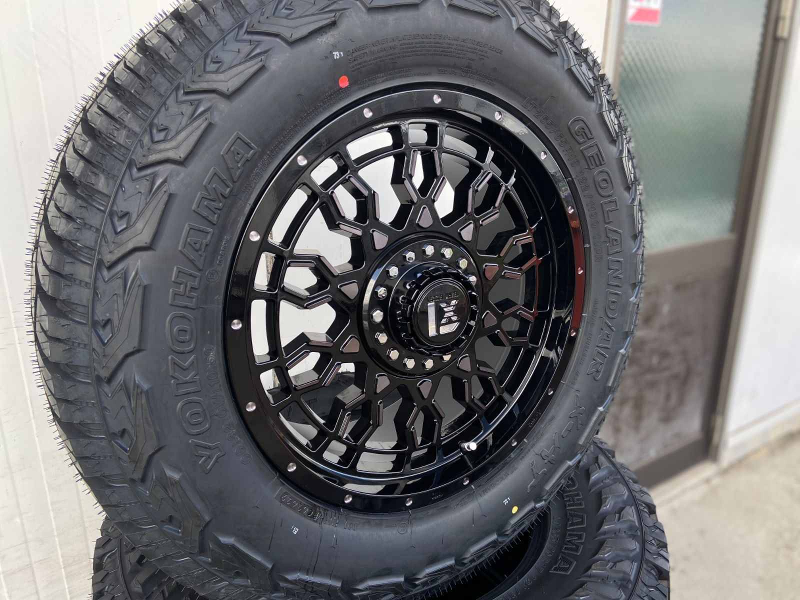 大ヒット商品 ランドクルーザー300系 18インチ LEXXEL PreDator タイヤホイールセット 4本セット 1台分 265/60R18  ヨコハマ ジオランダー X-AT オフロード仕様お勧め♪ - メルカリ