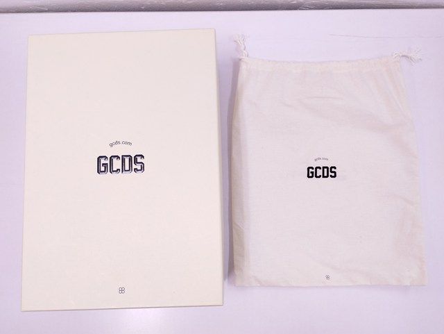 V992 [人気] GCDS ジーシーディーエス ショルダーバッグ ブラック  