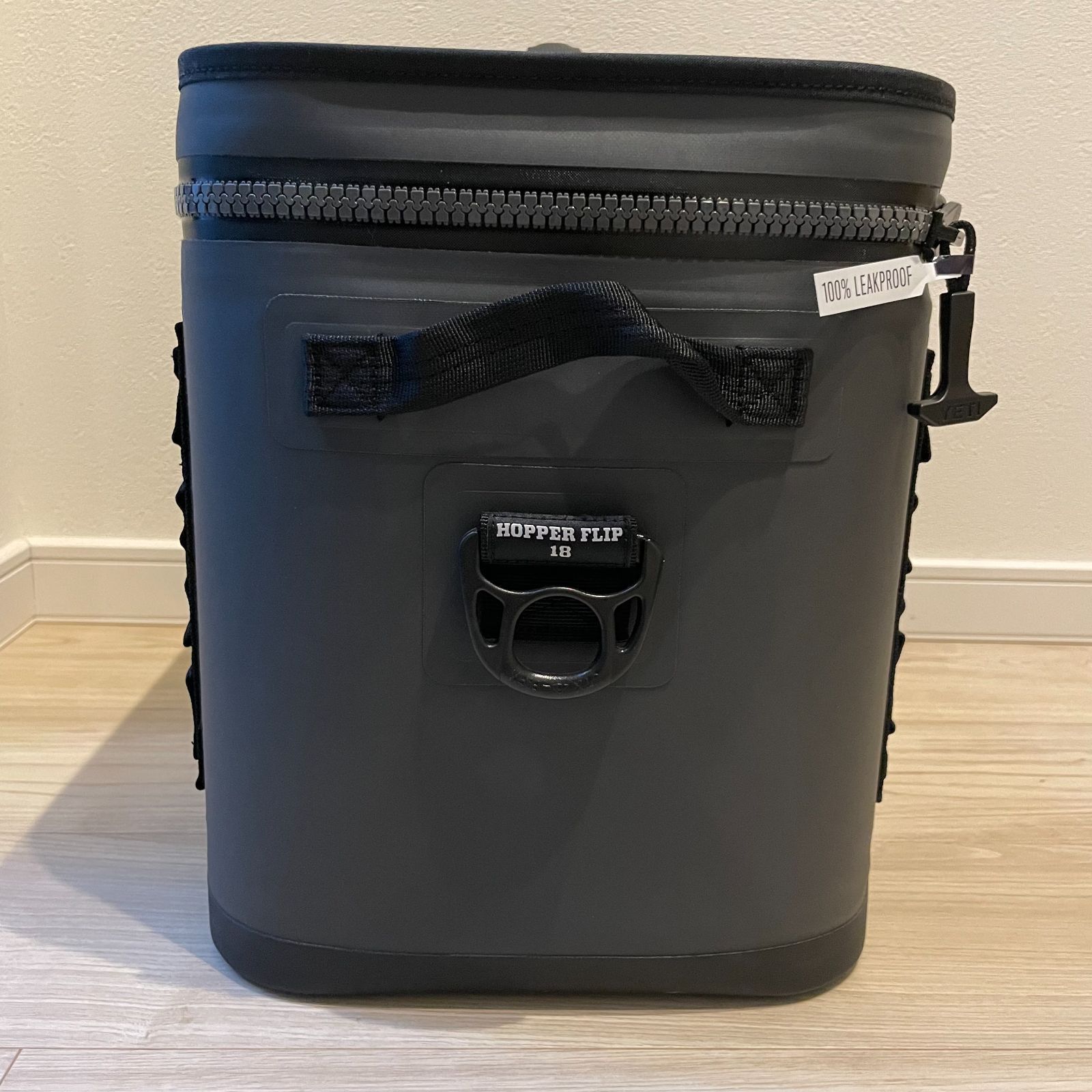 新品未使用＊【チャコール】YETI Hopper Flip 18 Soft Cooler - メルカリ