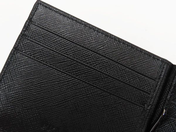 PRADA サフィアーノ
