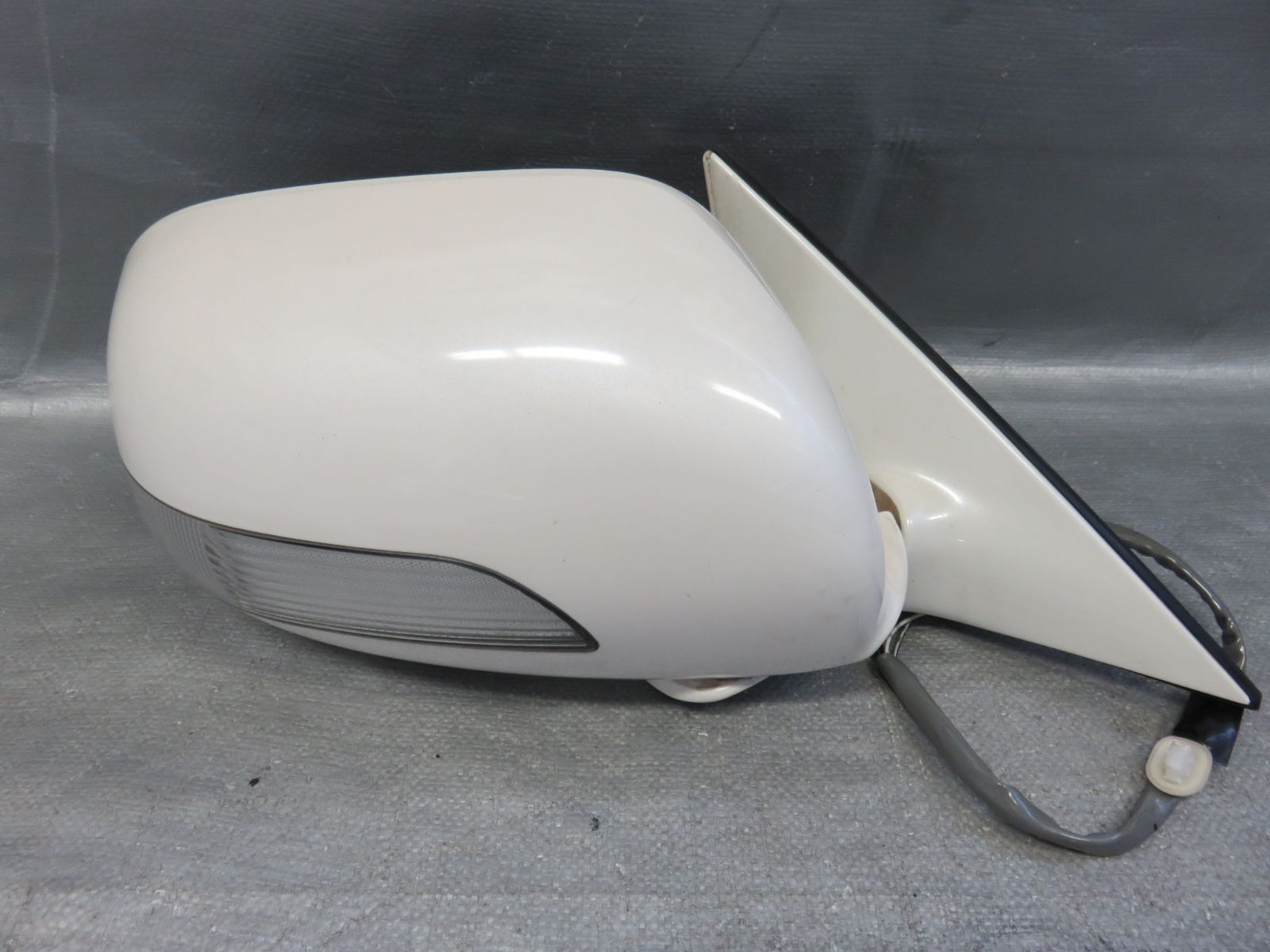 STD7239 クラウン アスリートGRS180 GRS181 GRS182 GRS183 GRS184 純正 右 ドアミラー サイドミラー 運転席 右側 062 パールホワイト