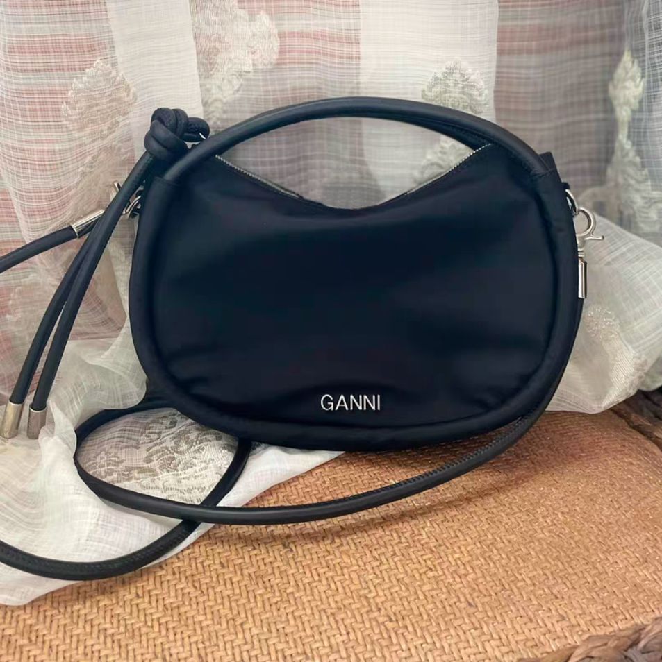 GANNI ガニー    ミニショルダーバッグ   ファッション レディースストラップ バゲット