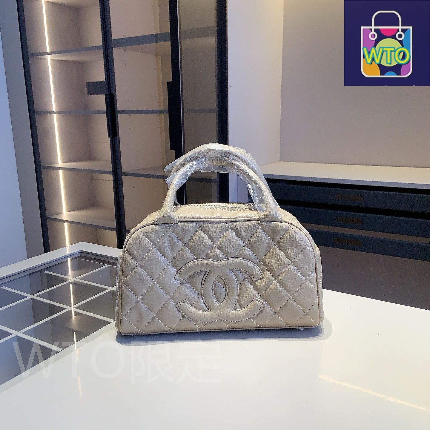 絶対欲しい！携帯もお財布も入るサイズ CHANEL ボウリングバック 絶対欲しい！携帯もお財布も入るサイズ CHANEL ボウリングバック