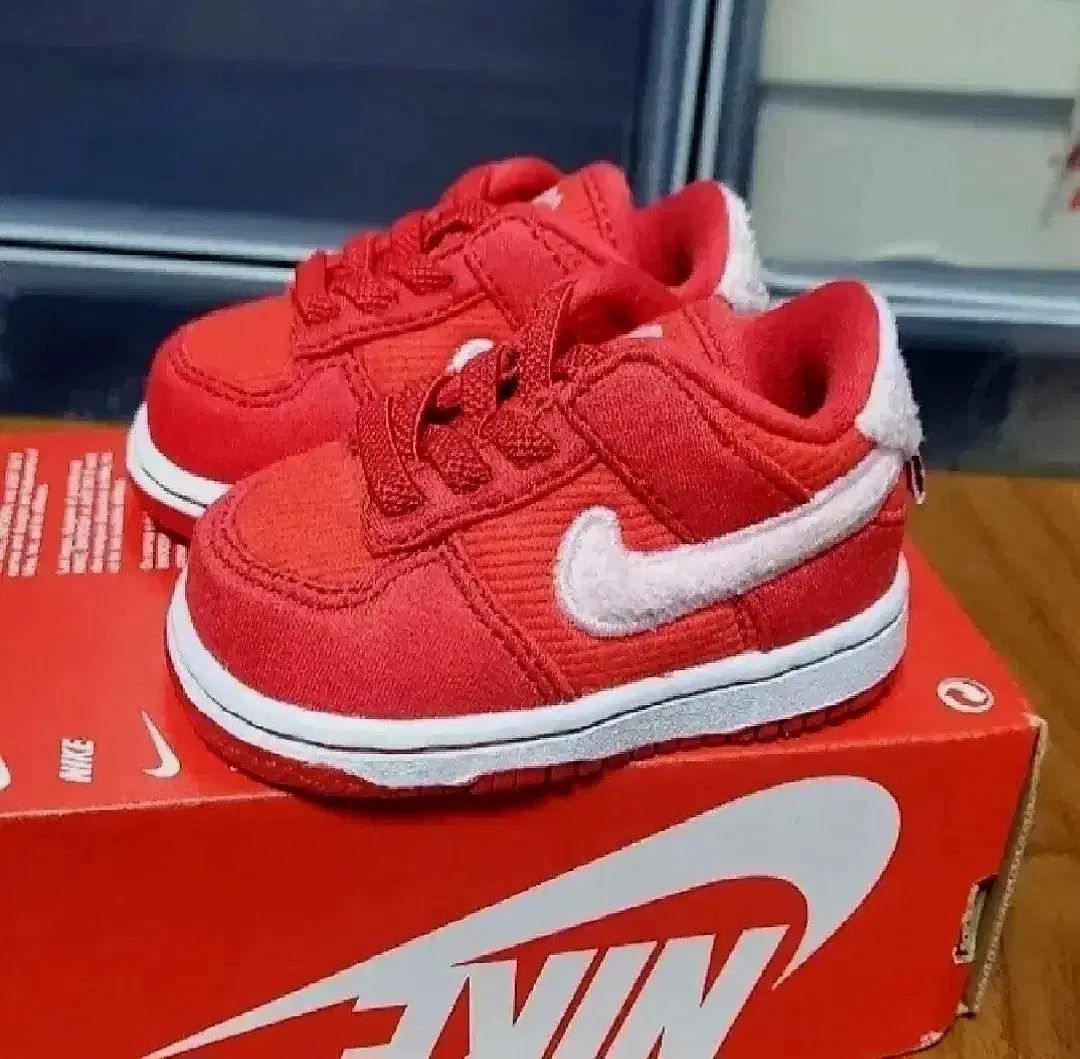 NIKE ナイキ バレンタイン ダンク TD 80