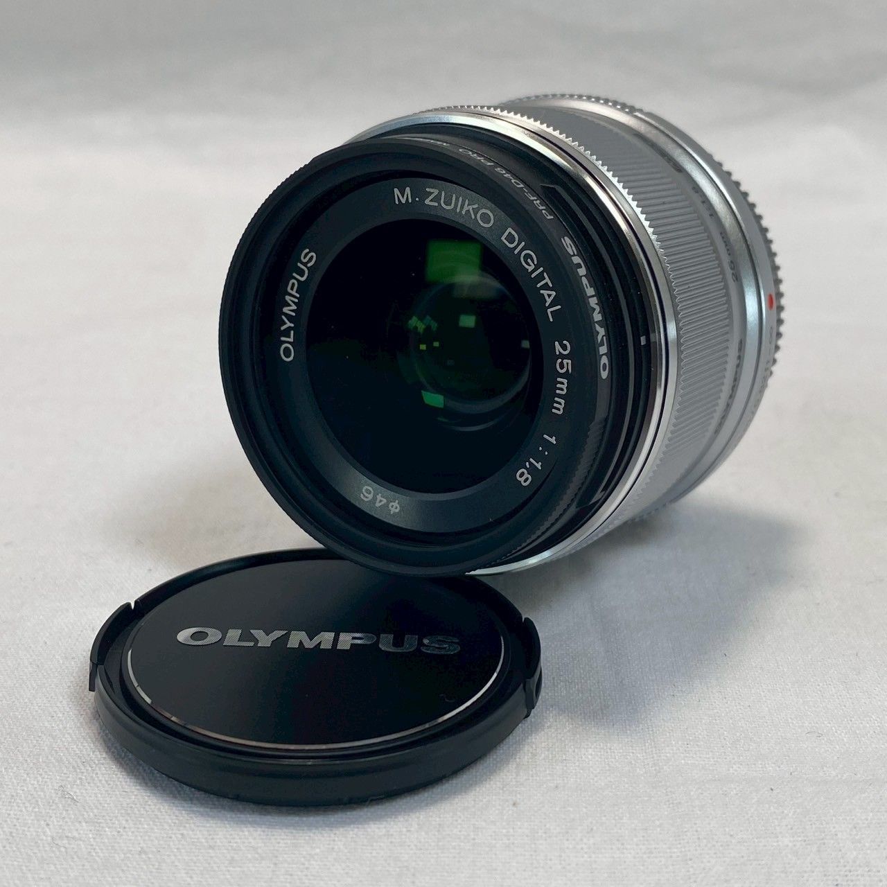 良品 Olympus M.zuiko Digital 25mm f1.8 シルバー 美品 良品 Olympus M.zuiko Digital 25mm f1.8 シルバー 美品