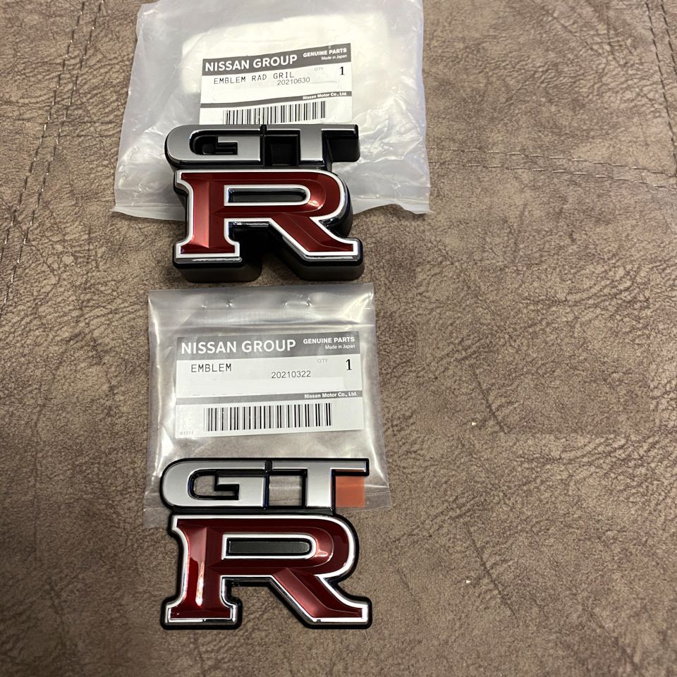 新品未使用 日産純正 R34 スカイライン GT-R GTR フロント リア エンブレム セット JDM Nissan Skyline Front  Rear Emblem Genuine RB26 - メルカリ