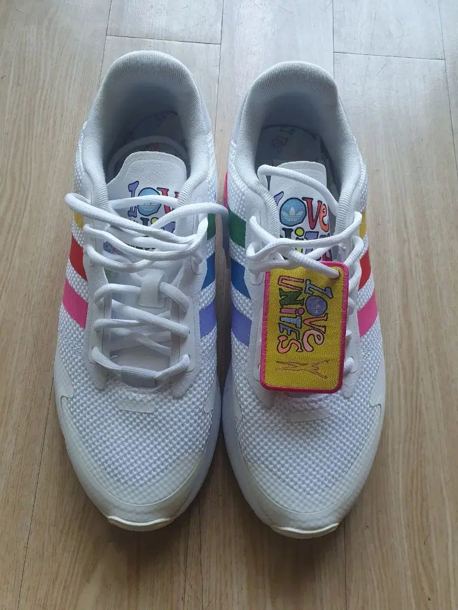 adidas アディダス love unites スニーカー 260