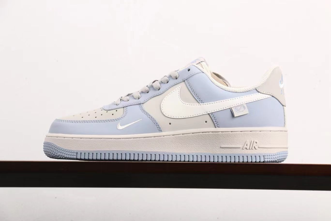 ナイキNike Air Force 1 Lowスニーカー