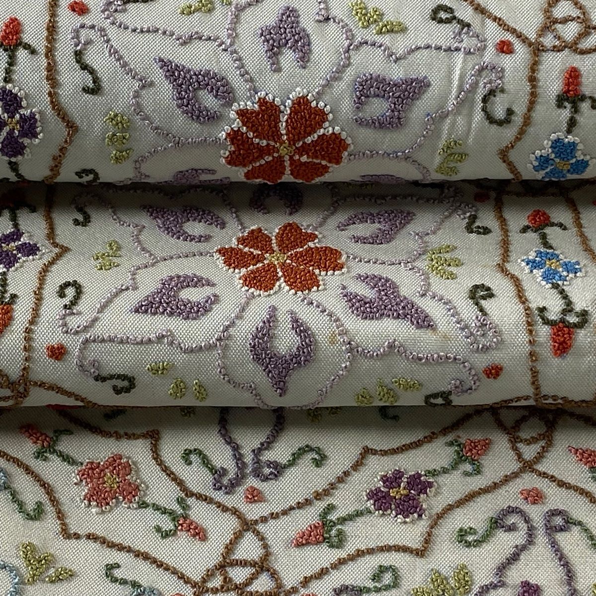 袋帯 逸品 華文 草花 相良刺繍 灰色 お太鼓柄 正絹 【中古