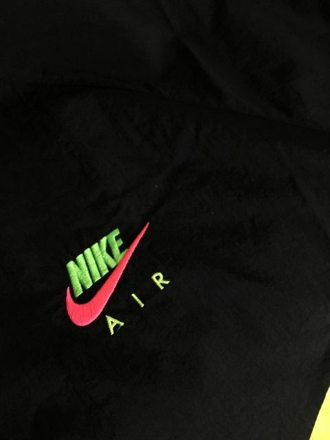 【中古】NIKE ﾅｲｷ NIKE CITY NEON HBR WOVEN JACKET ﾌﾞﾗｯｸ ﾗｲﾑ XL 33875516