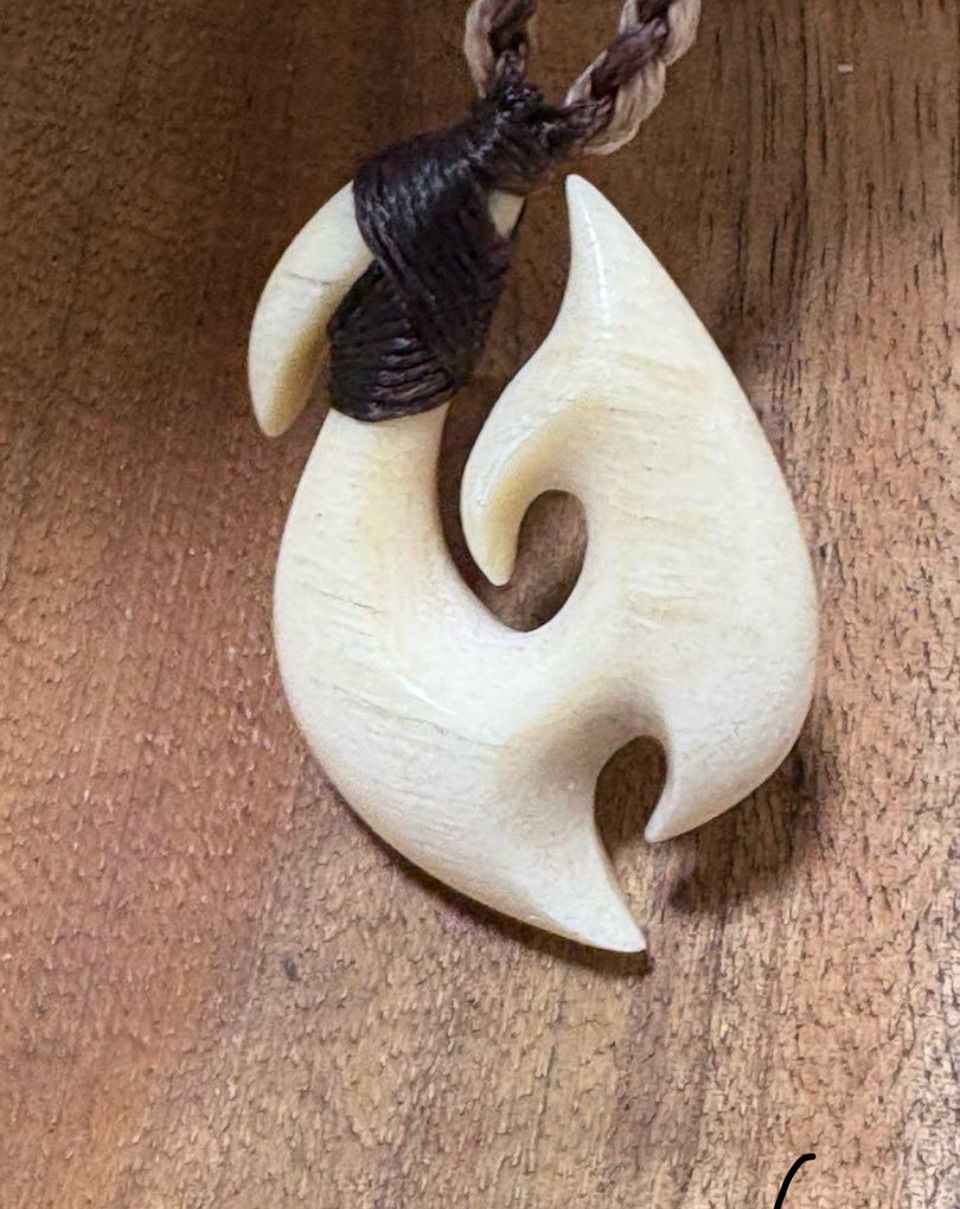 ボーンカービングネックレス(sw71)Sサイズ　マッコウ ボーンカービングネックレス(sw71)Sサイズ マッコウ - メルカリ