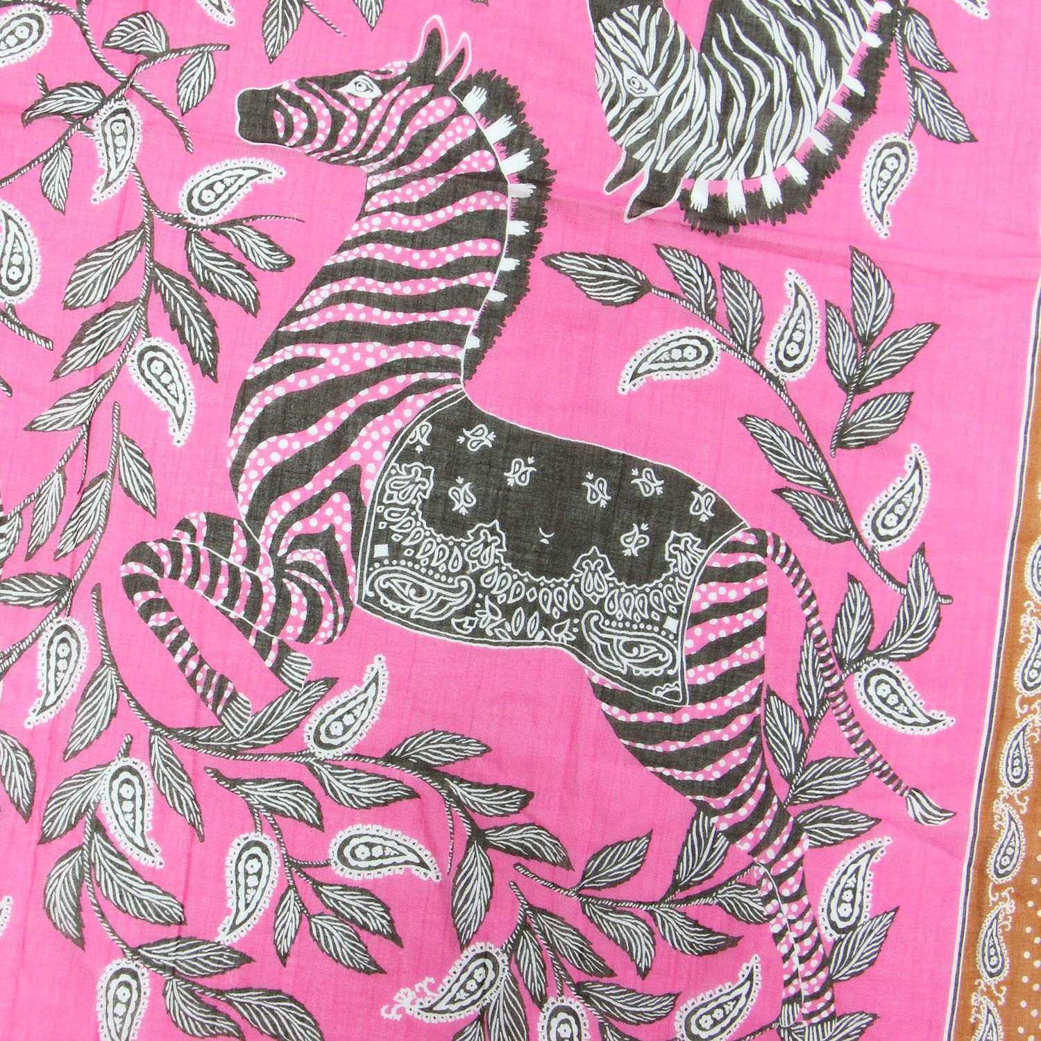 INOUI EDITIONS イヌイエディションズ スカーフ ピンク ブラウン系 | アニマル柄 コットン スカーフ / ストール | 大判 ゼブラ ペイズリー プリント | ブランド ファッション アイテム 小物【レディース】【中古】【K4554】 INOUI EDITIONS イヌイエディションズ スカーフ ピンク ブラウン系