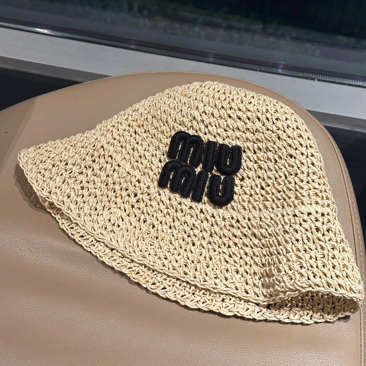 miumiu ストローハット miumiu ストローハット