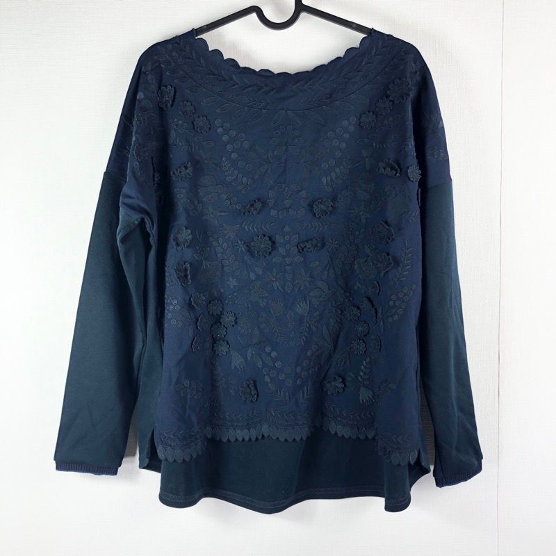 AS KNOW AS DE BASE アズノゥアズ 刺繍トップス ドゥバズ | カジュアル使いできる大人のためのレディース服通販