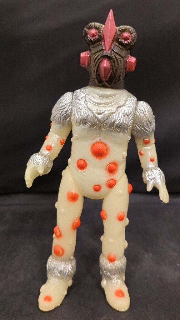 B-CLUB ブルマァク復刻怪獣シリーズ ナックル星人(蓄光版) - メルカリ