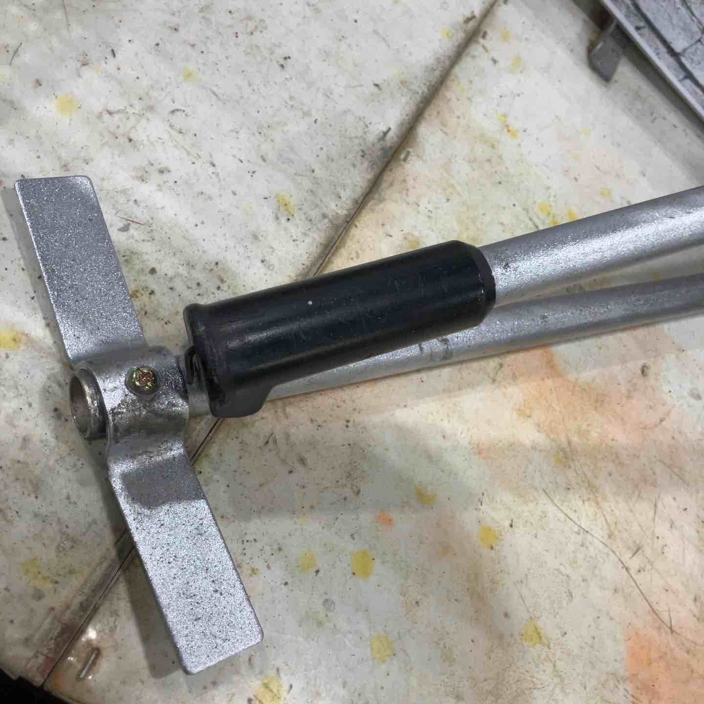 チャンネル穴あけ工具